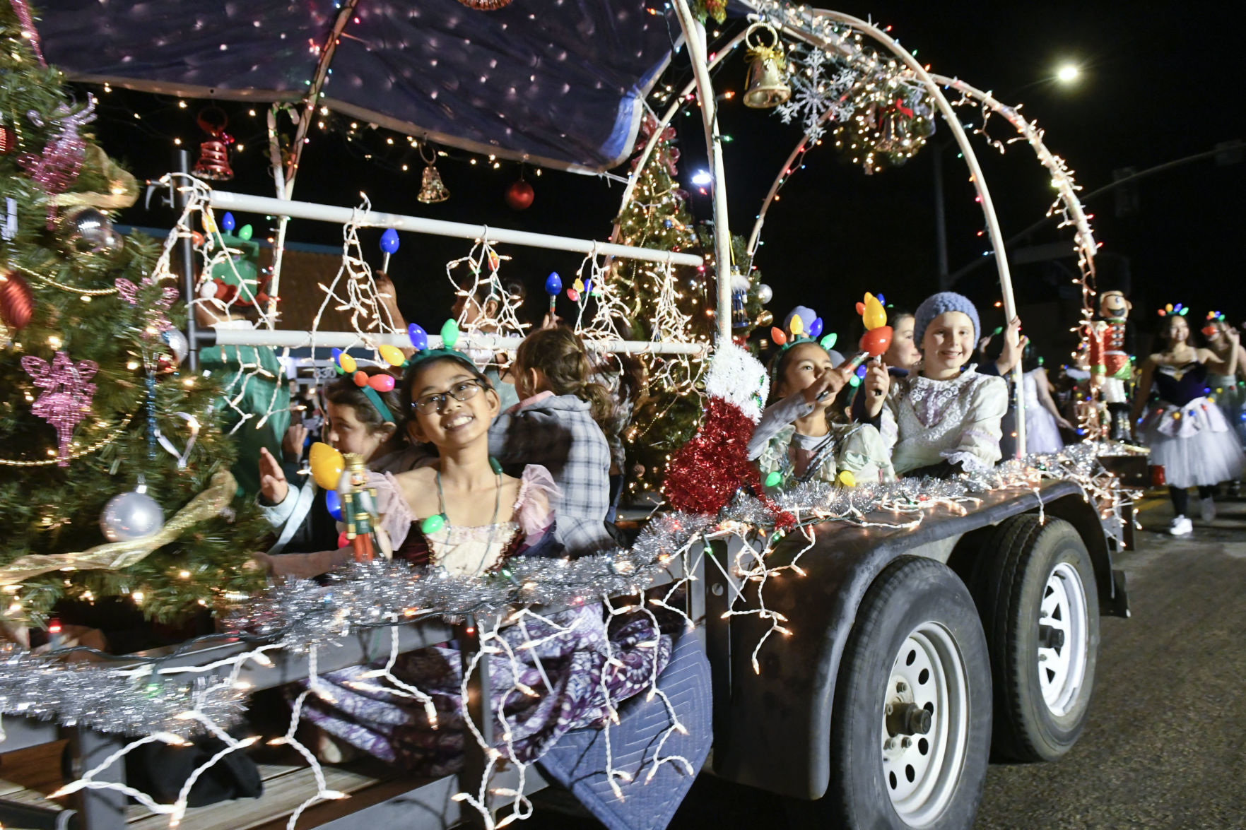 120719 SM Parade of Lights 19.jpg